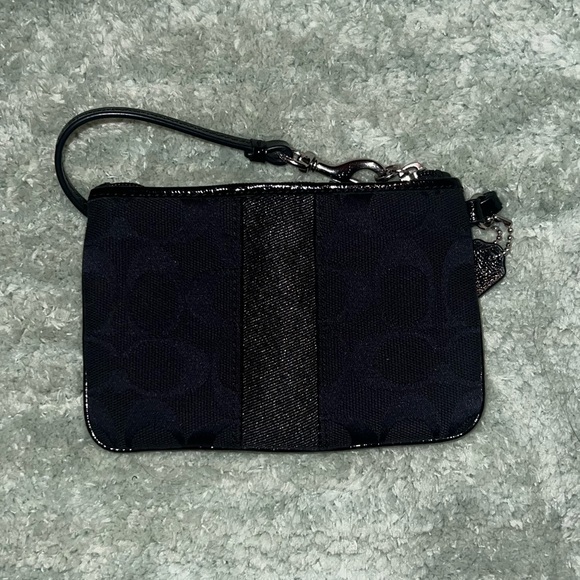 ⭐️NEW⭐️ COACH Signature Jacquard Wristlet - Picture 2 of 6